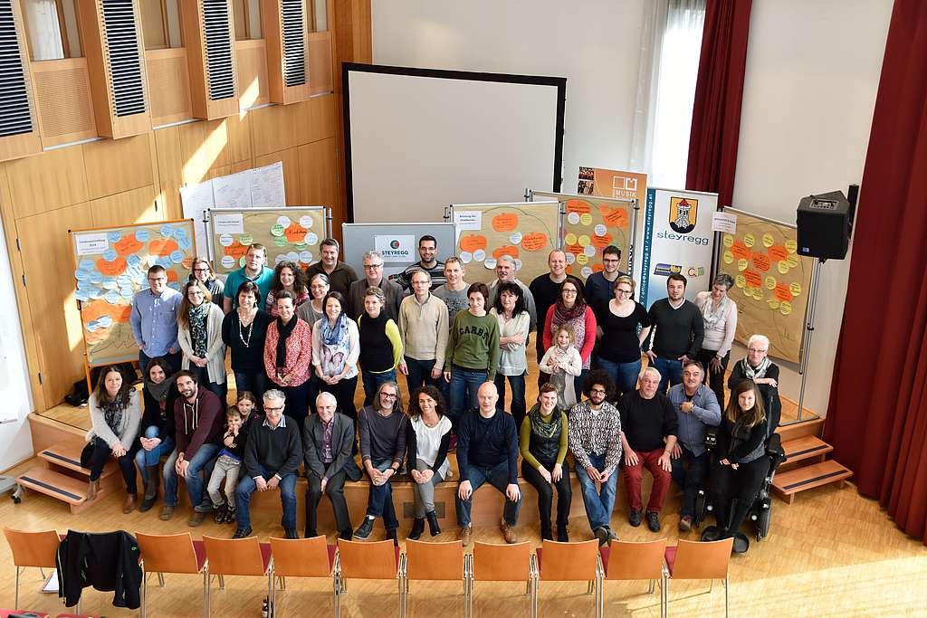 Gruppenfoto der ca. 50 teilnehmenden Personen an der Zukunftswerkstatt