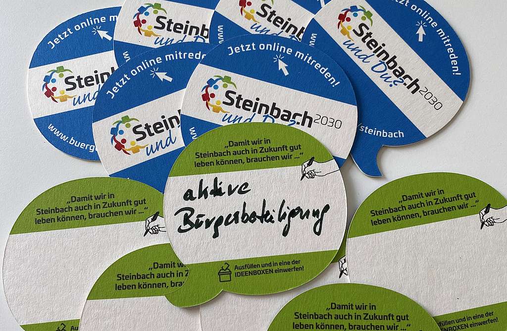 Grüne und blaue Bierdeckel der Agenda 21 Steinbach